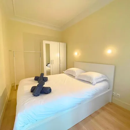Lit Double Et Salon Avec Canape-lit A 10 Minutes Des Champs Elysees בית אירוח *