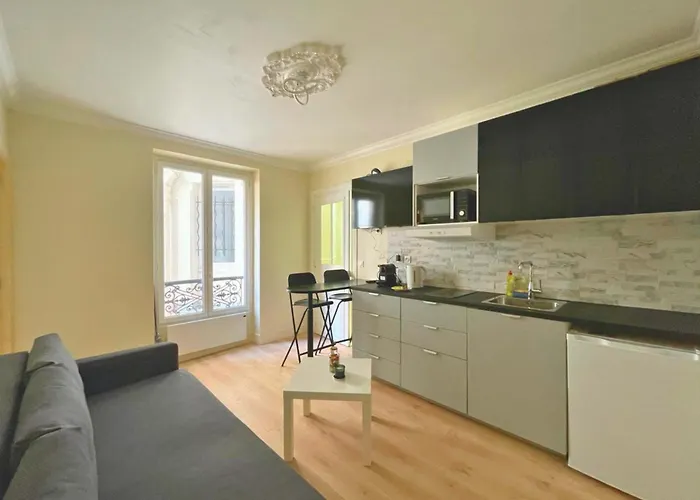 Lit Double Et Salon Avec Canape-lit A 10 Minutes Des Champs Elysees Privat bolig *