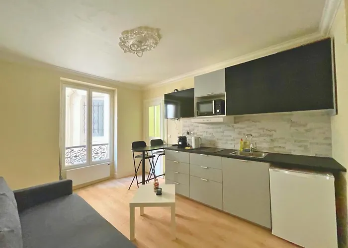 Lit Double Et Salon Avec Canape-lit A 10 Minutes Des Champs Elysees Privat bolig *